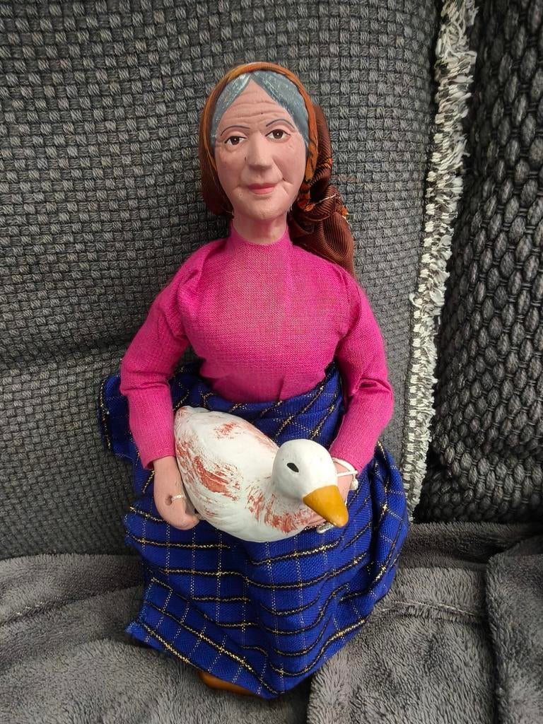 Beeld vrouw met eend, Ophalen of Verzenden, Zo goed als nieuw, Mens