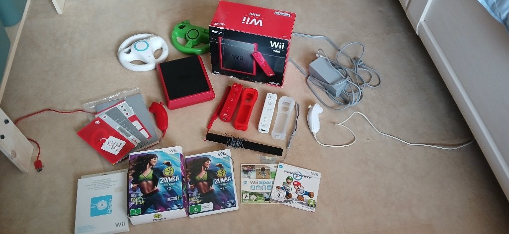 Nintendo Wii Rood mini nog in doos., Spelcomputers en Games, Spelcomputers | Nintendo Wii, Ophalen of Verzenden, Zo goed als nieuw