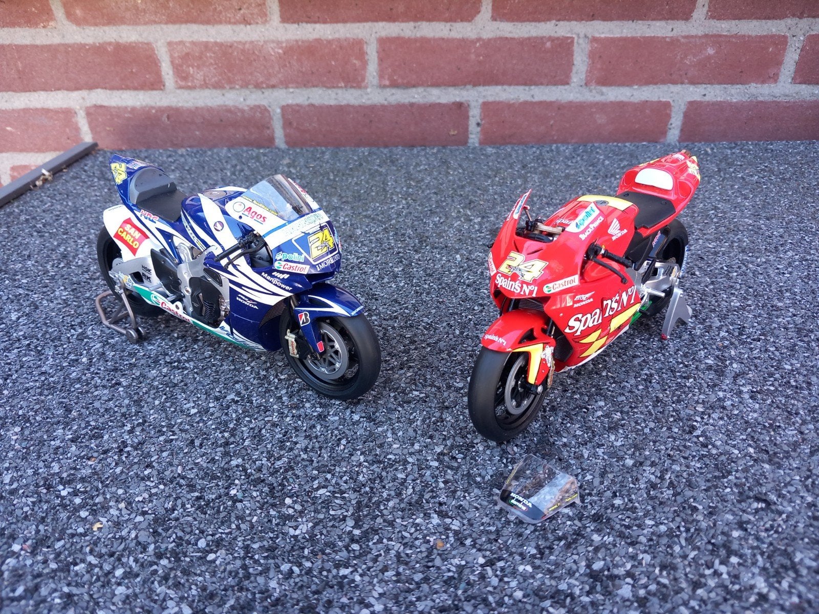 Combi. Honda RC211V - RC212V # 24 Toni Elias 2006 & 2007, Ophalen of Verzenden, Zo goed als nieuw, 1:9 t/m 1:12, Motor
