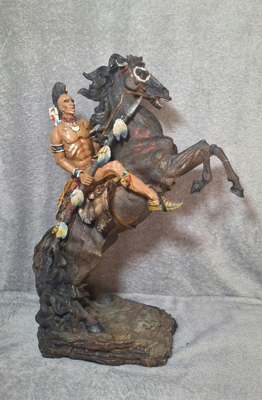 Groot Indianenbeeld op Zwarte Hengst - Decoratief, Ophalen, Gebruikt, Mens