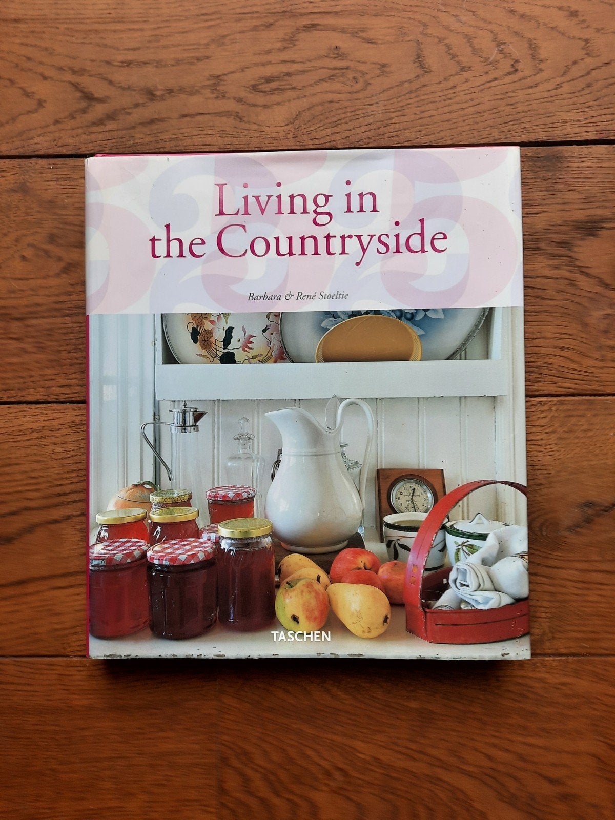 Living in the Countryside - Barbara & René Stoeltie, Ophalen, Zo goed als nieuw, Barbara & René Stoeltie, Interieur en Design