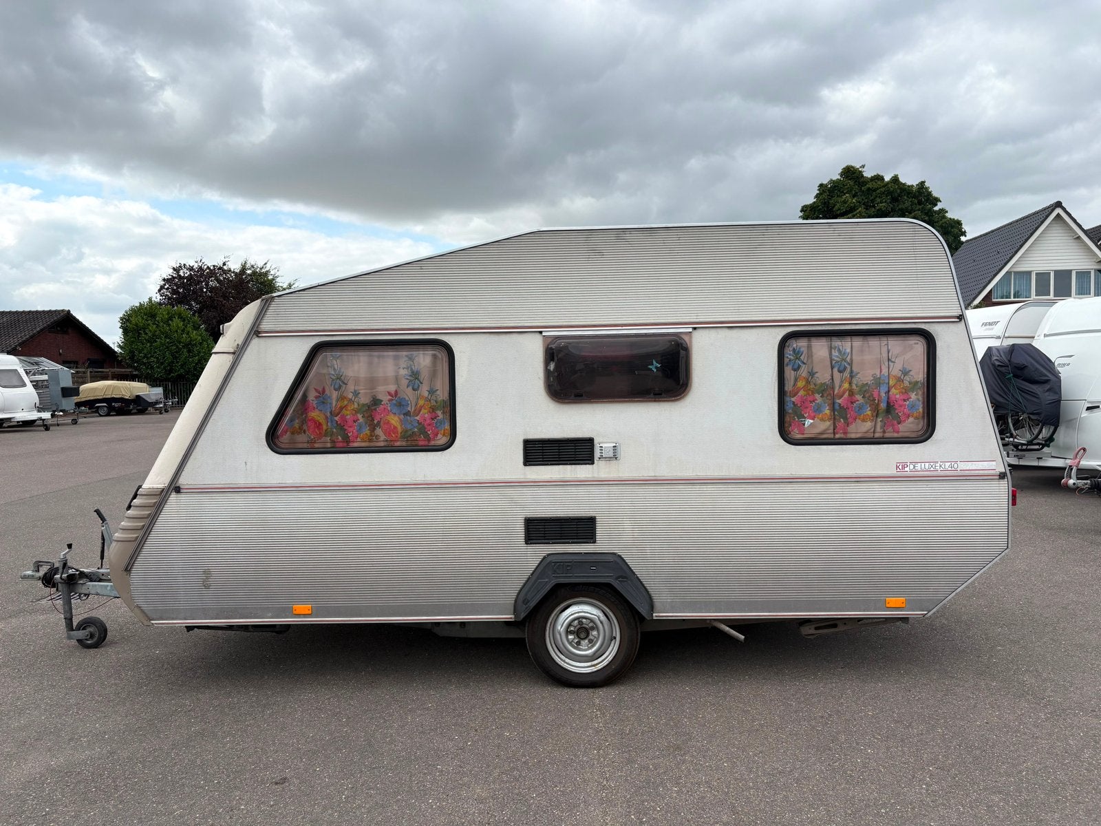 Kip KL40 Deluxe Caravan uit 1988 - Compact en Compleet, Caravans en Kamperen, Kip, Omvormbare zithoek, Treinzit, 750 - 1000 kg