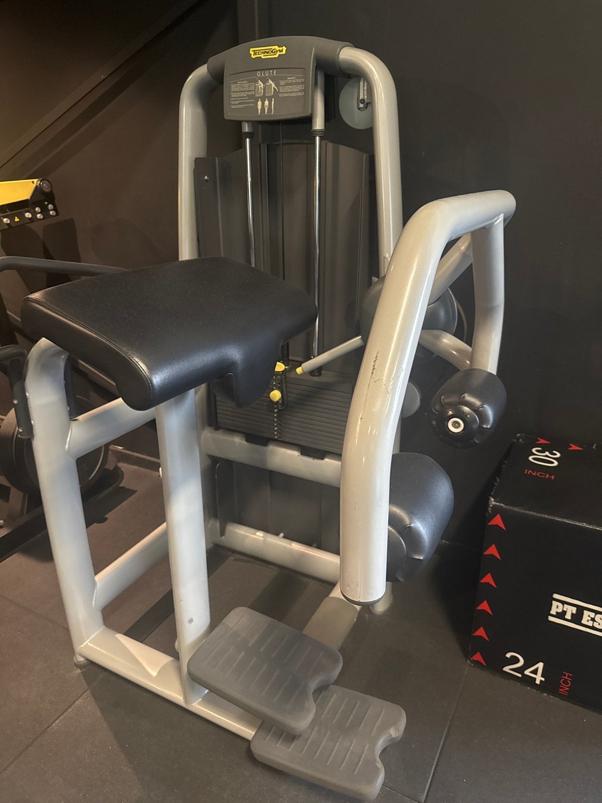 Technogym Glute Machine - Krachtstation voor Bilspieren, Sport en Fitness, Gebruikt, Krachtstation, Ophalen of Verzenden, Metaal