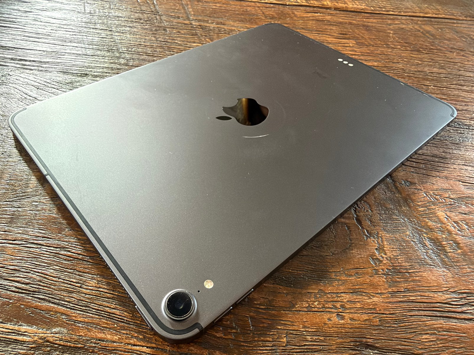 Foto 10 van Apple iPad Pro 11” A1934 512GB WiFi en LTE met storing