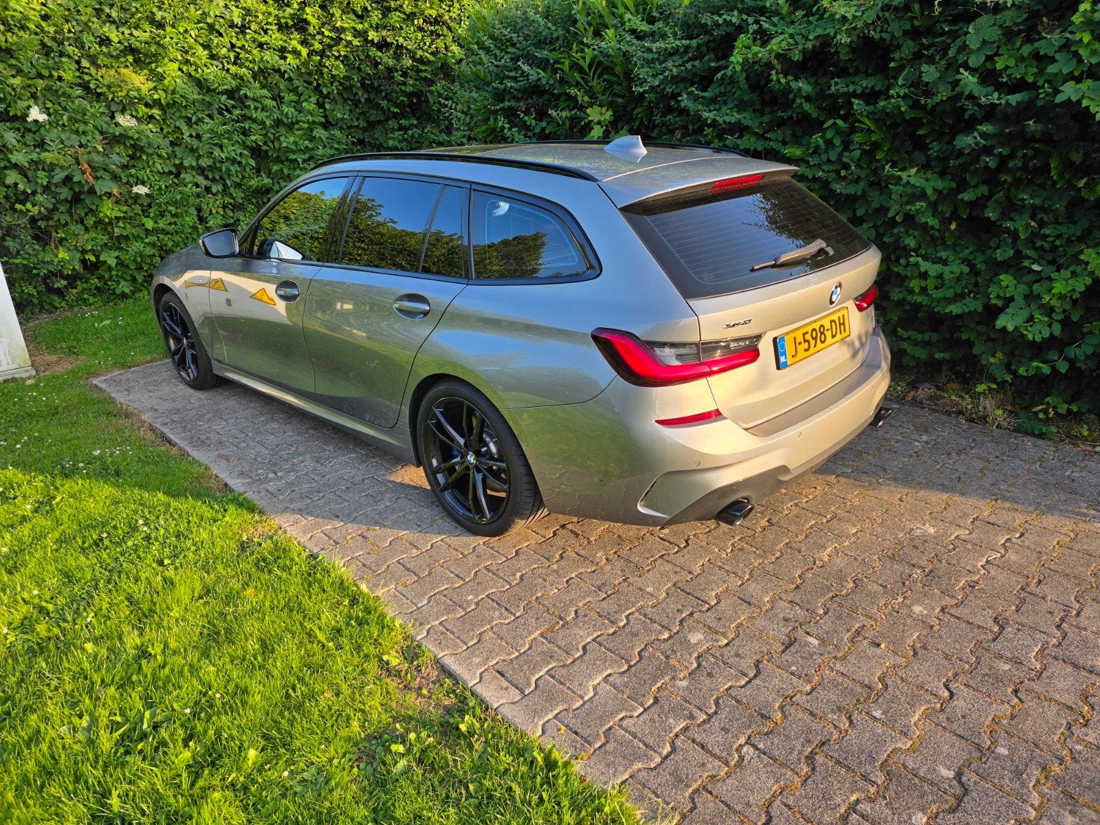 BMW 3-Serie 320d 190pk Xdrive Aut 2020 Grijs, Auto's, BMW, Automaat, Zwart, Stationwagon, Vierwielaandrijving