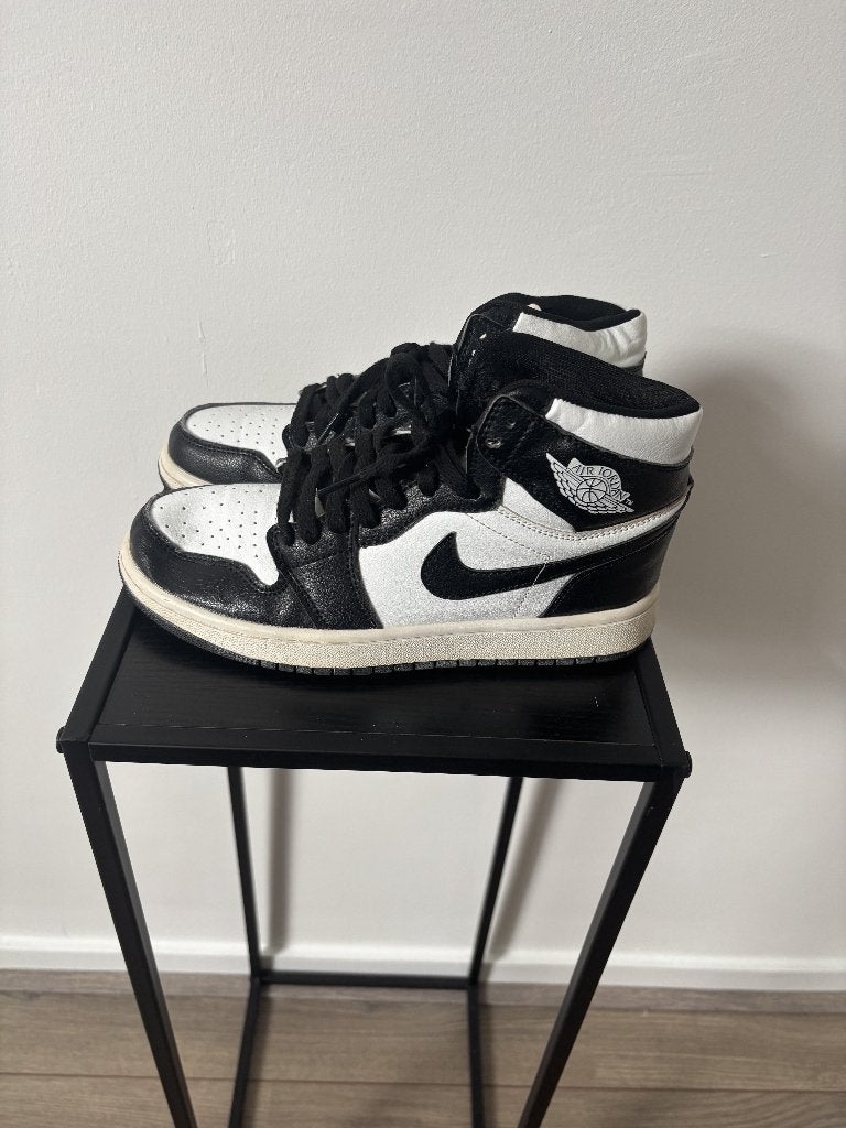 Nike Air Jordan - Maat 37, Ophalen of Verzenden, Zo goed als nieuw, Zwart, Sneakers of Gympen