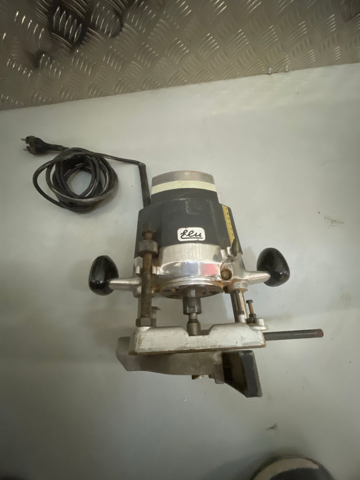Elu Bovenfrees 713 - Krachtige en Betrouwbare Freesmachine, Ophalen of Verzenden, Gebruikt, Elektrisch, Bovenfrees