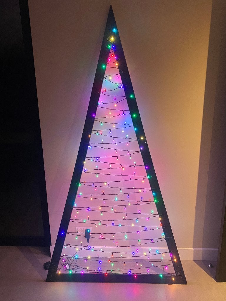 Kerst boom driehoek met lichtjes super! H 2.20 B 1.20, Diversen, Ophalen of Verzenden