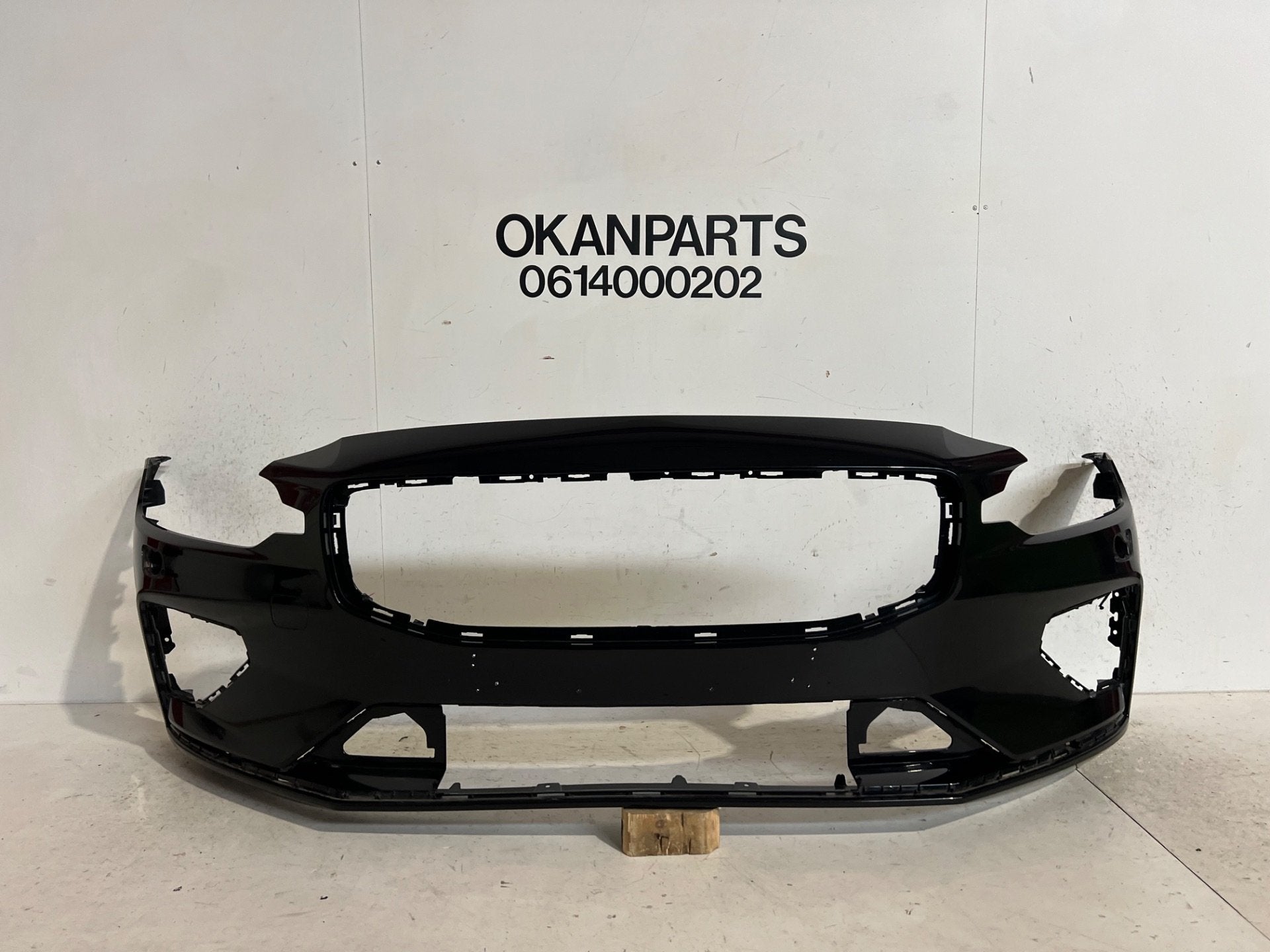 Volvo V60 II S60 II R-Design voorbumper 31690530, Auto-onderdelen, Gebruikt, Gunnar Engellaus vag 8
405 31  Gothenburg, SE, Voor