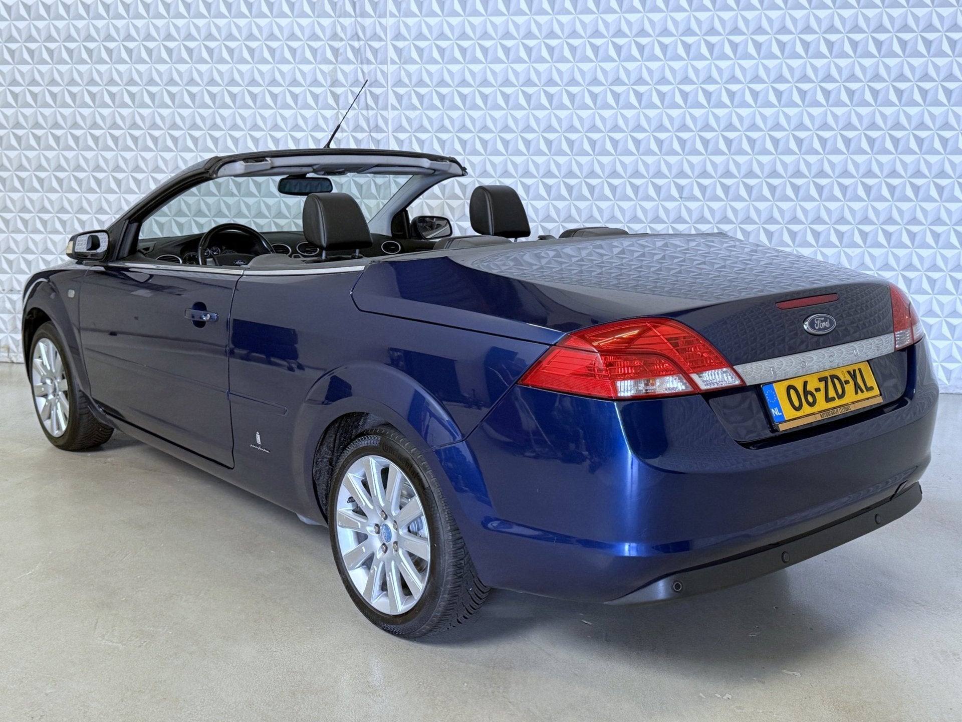 Ford Focus Coupé-Cabriolet 2.0-16V 2e EIGENAAR! 145.000km (, Gebruikt, Zwart, Cabriolet, Handgeschakeld