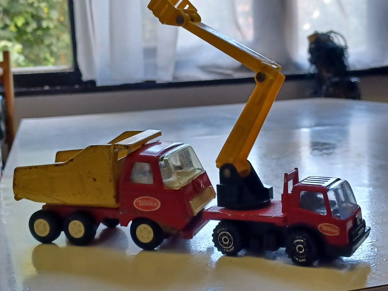 Tonka speelgoedvoertuigen: kiepwagen en kraanwagen, Ophalen, Gebruikt
