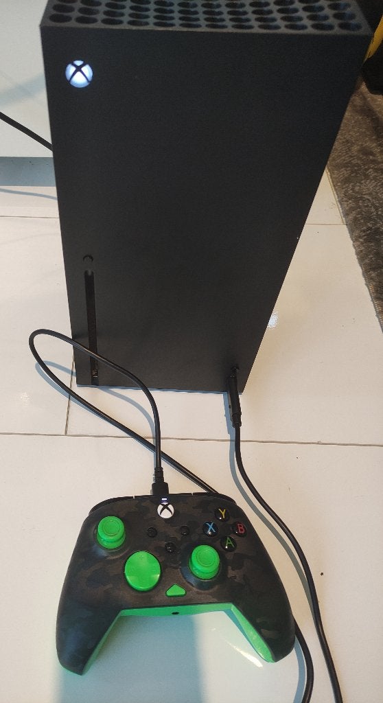 Foto 3 van Nette Xbox series X met controller