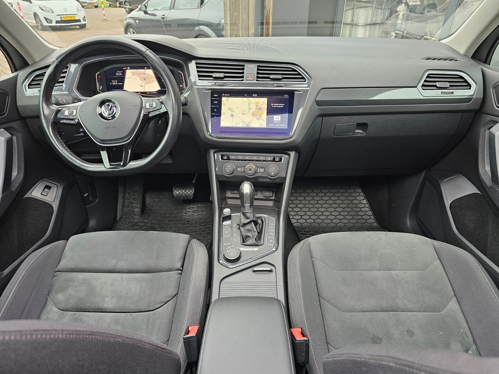 Volkswagen Tiguan 2.0 TSI 4MOTION Highline | Automaat | Pano, Auto's, Automaat, Gebruikt, Euro 6, 2500 kg