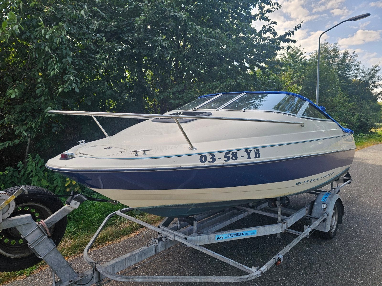 Bayliner 1702 ls Speedboot met Buitenboordmotor, Gebruikt, Afdekzeil, Buitenboordmotor, 5 m