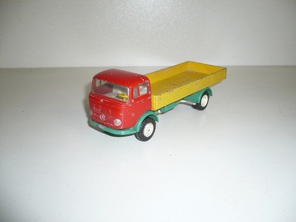 Tekno Denmark Mercedes LP322 Truck Rood / Geel, Ophalen of Verzenden, Gebruikt, Bus of Vrachtwagen, Tekno