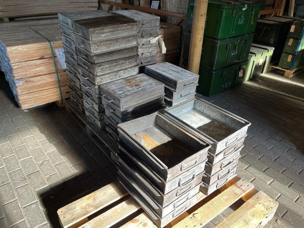 Zinken bakken , circa 11x37x47 (zeer oud , bij HO BULLINGA ), Ophalen, Gebruikt