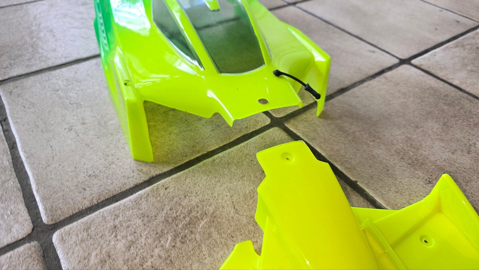 Mooie Limitless kap met open kanten voor extra koeling, Ophalen of Verzenden, Zo goed als nieuw, Schaal 1:8, Onderdeel