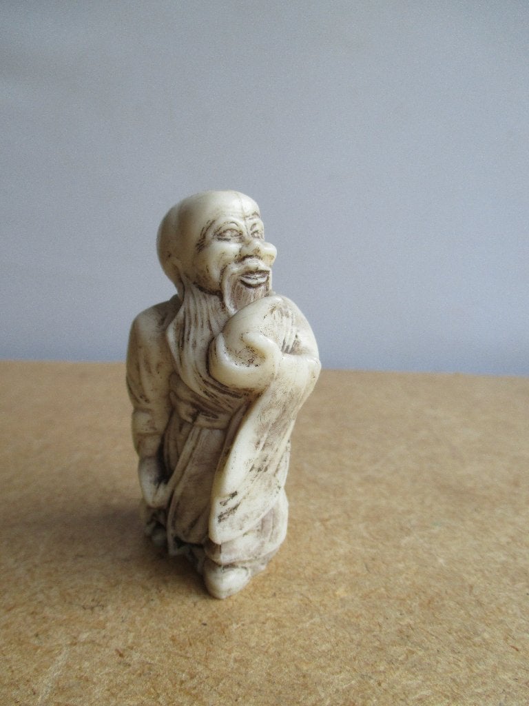 Netsuke ?~Klein Chinees beeldje~Oude man met duif, Antiek en Kunst, Kunst | Niet-Westerse kunst, Ophalen of Verzenden, Netsuke