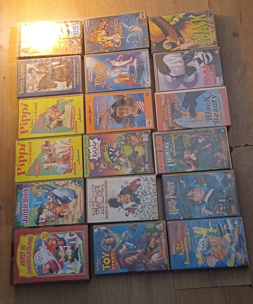 Videobanden 18 stuks vhs pippi, harry potter, 101 dalmatiërs, Ophalen, Gebruikt, Alle leeftijden, Overige genres