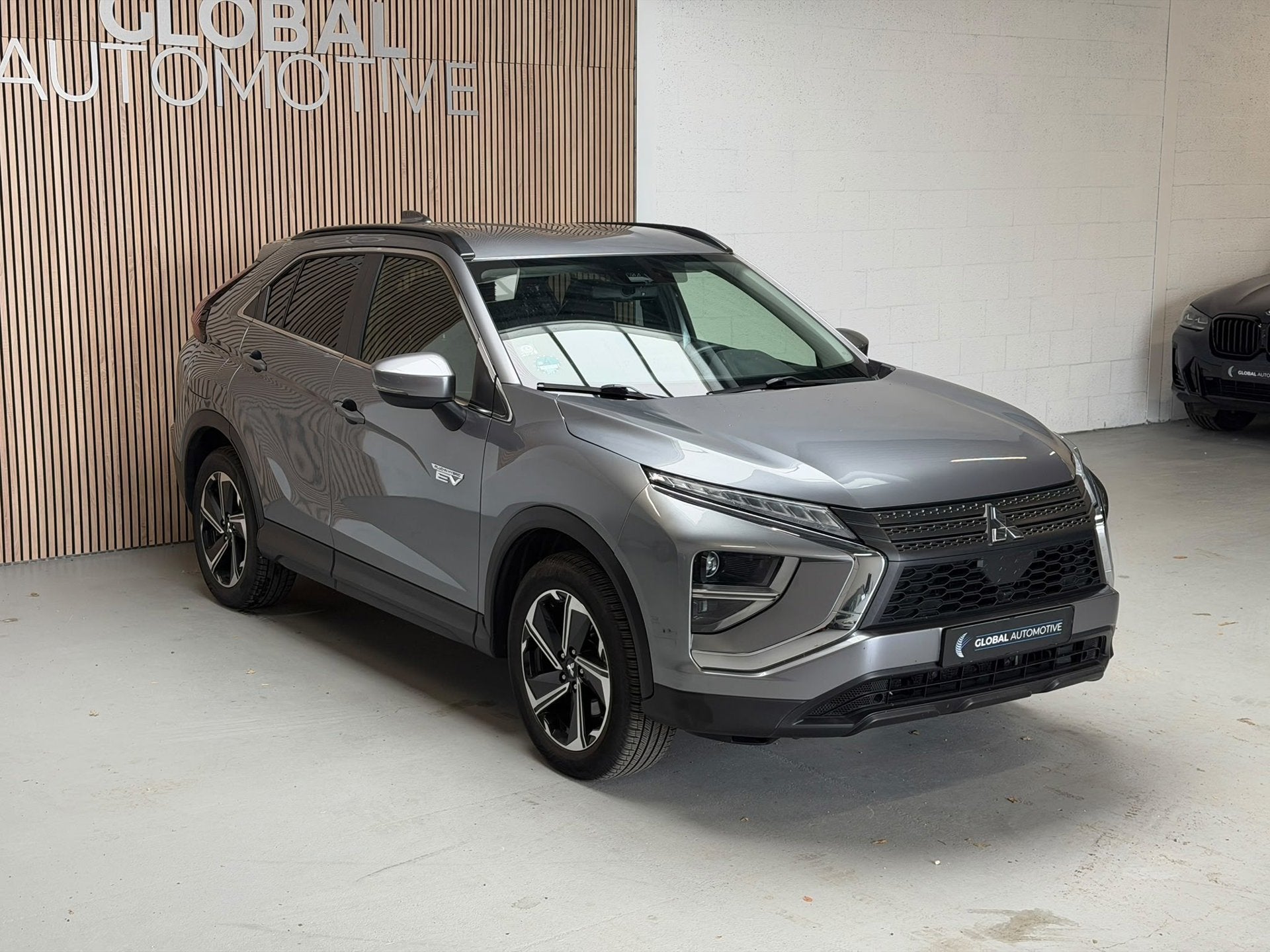 Mitsubishi Eclipse Cross 2.4 PHEV Intense - CAMERA - DEALER, Auto's, Dealer onderhouden, Stof, 4 cilinders, 120 €/maand