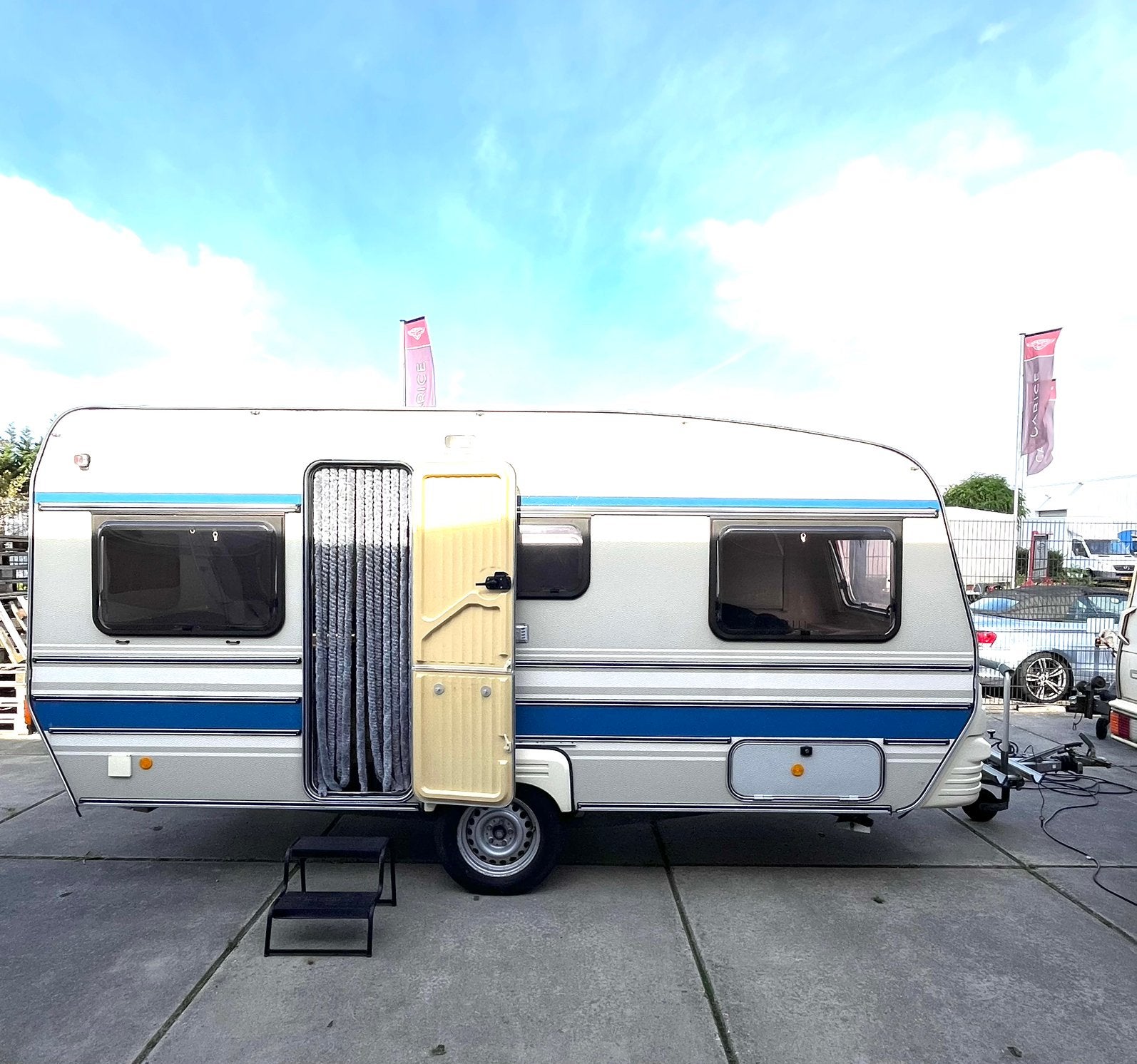 Caravan Wilk type 440 met fietsendrager, Rondzit, Koelkast, 750 - 1000 kg, Particulier