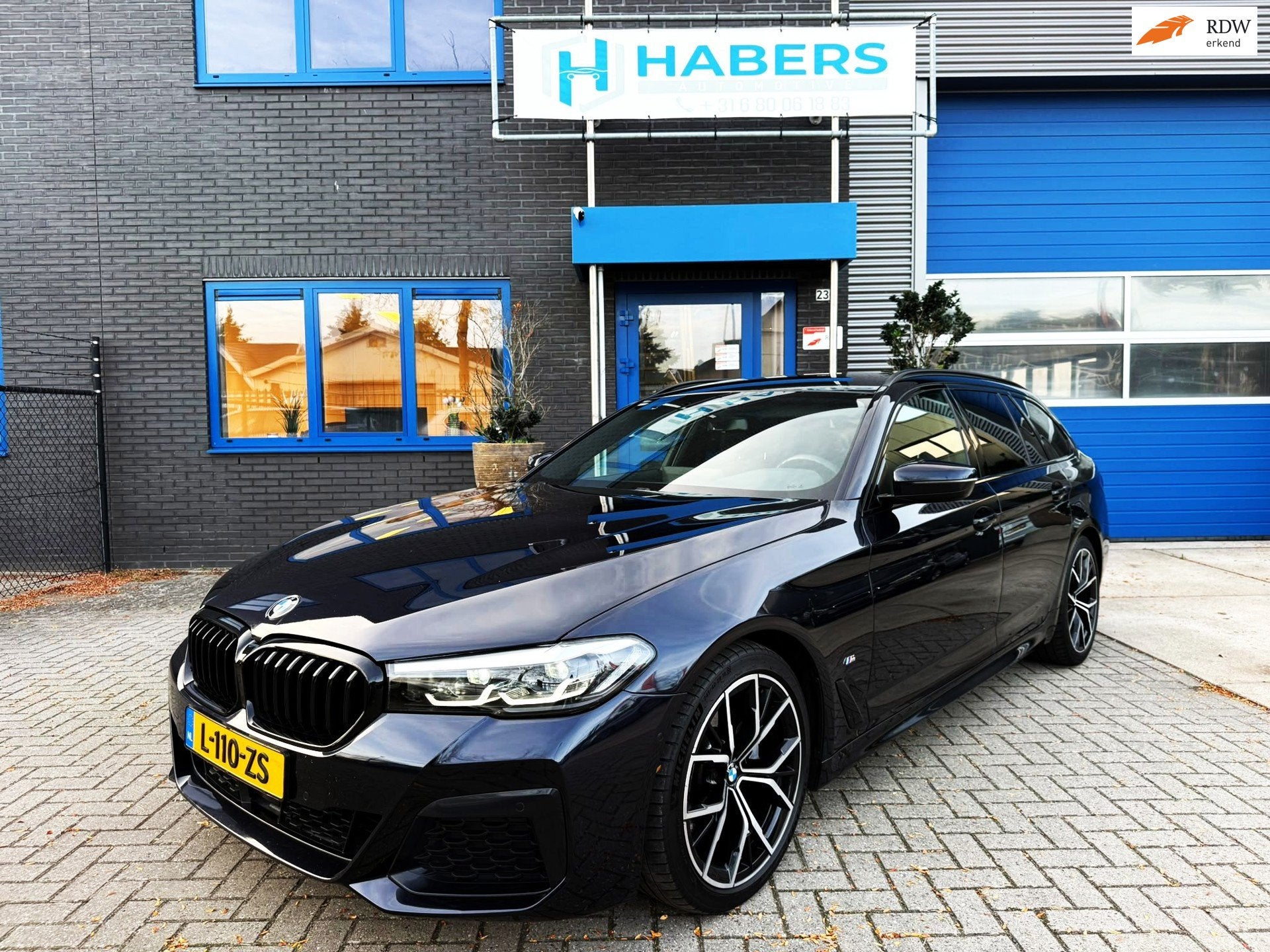 BMW 5-serie Touring 520d High Executive 190PK|Prof Navi|AUT|, Automaat, Achterwielaandrijving, 2000 kg, Leder en Stof