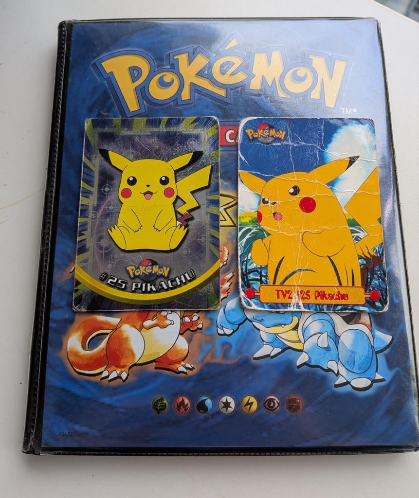 2 Vintage Topps Pokémon kaarten: Holo en Non-Holo Pikachu, Verzenden, Gebruikt, Meerdere kaarten, Foil