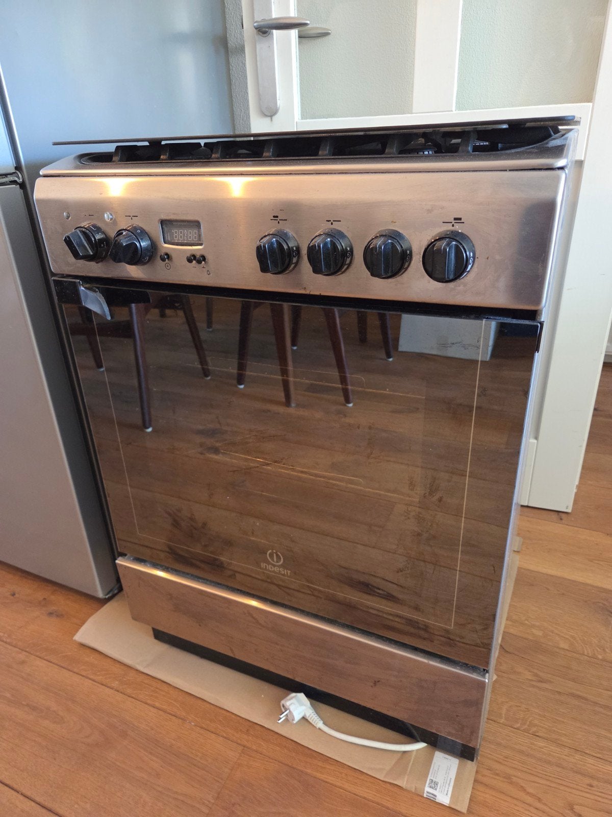 Indesit Fornuis met oven - Handgreep defect, Ophalen, Gebruikt, Gas