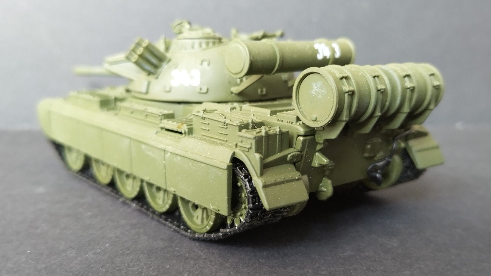 Tank T55 Russian  1:43 Janes Bond 007 A view to a kill Pol, Verzenden, Overige typen, M, Zo goed als nieuw
