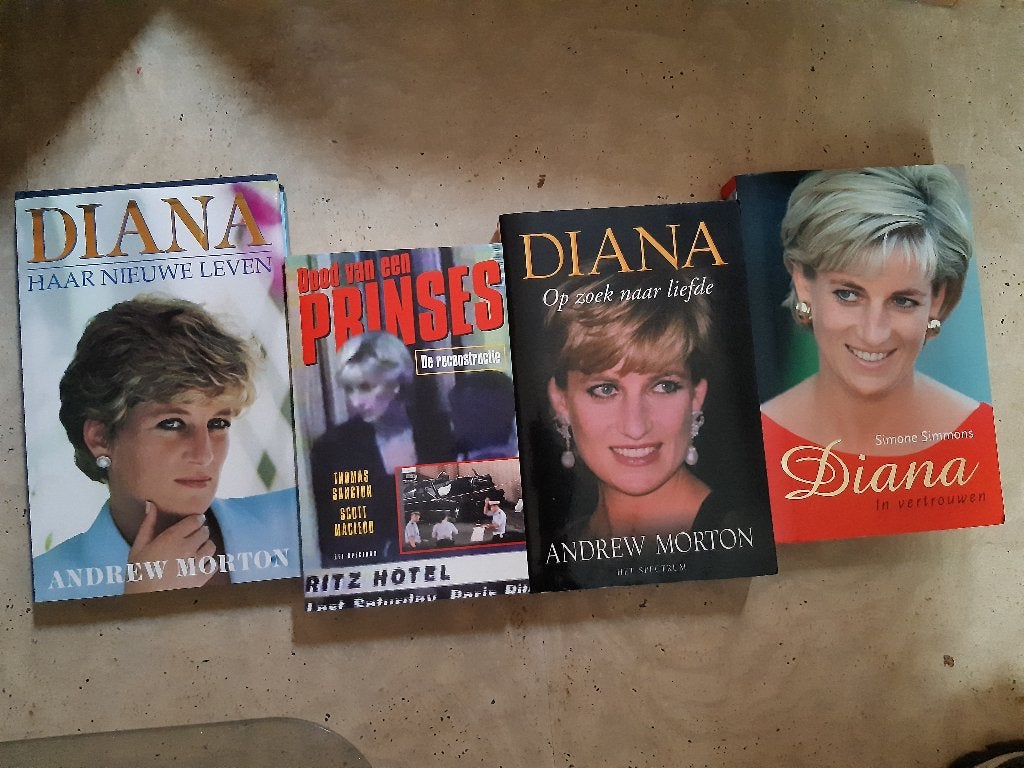 Diana boeken, Ophalen of Verzenden, Zo goed als nieuw
