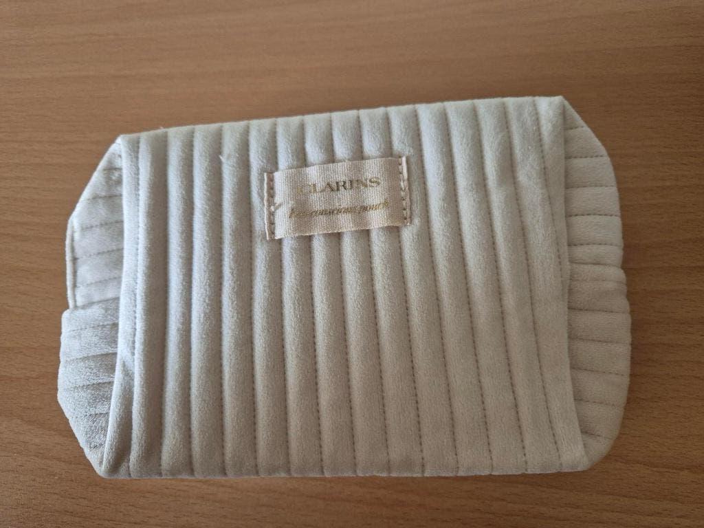 Toilettasje Clarins - cremekleur - velours - 15 x 21 x 6 cm, Sieraden, Tassen en Uiterlijk, Toilettassen, Verzenden, Nieuw, Dame
