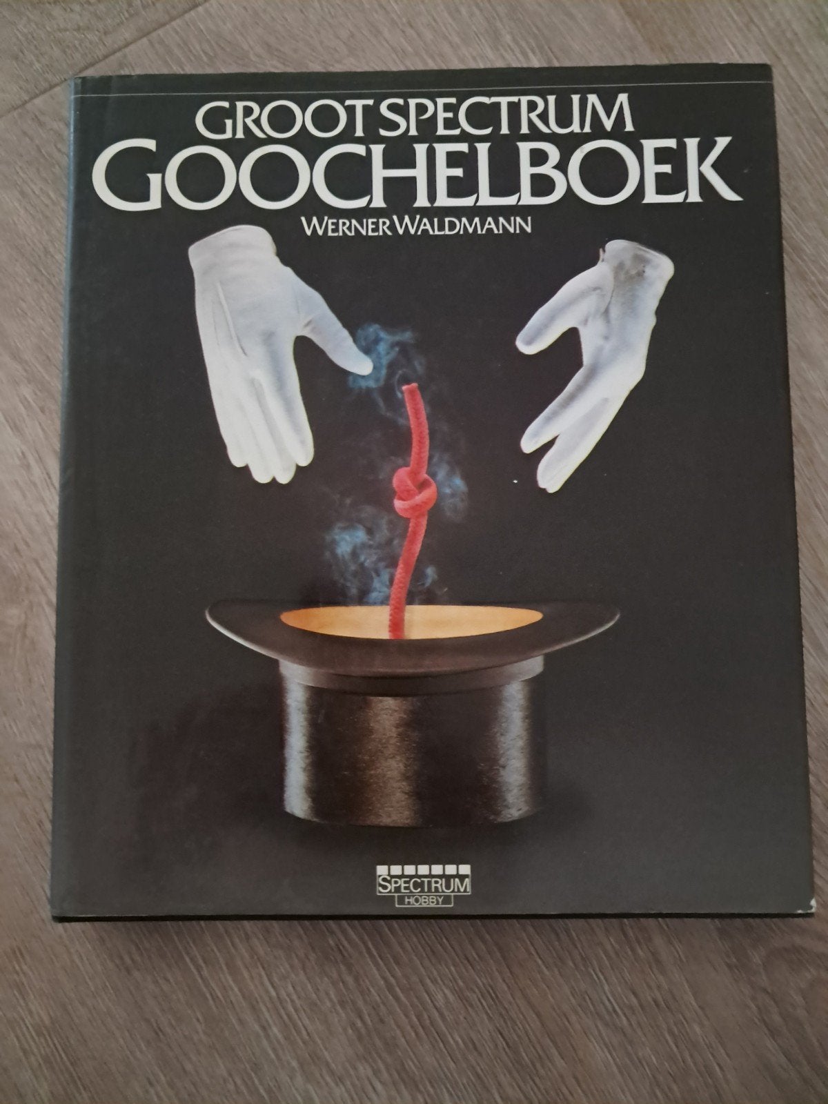 Y: Groot Spectrum Goochelboek - Werner Waldmann, Boeken, Hobby en Vrije tijd, Ophalen of Verzenden, Gelezen, Overige onderwerpen