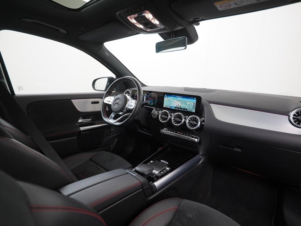 Mercedes-Benz GLA-klasse 250e AMG Night | Panoramadak | Came, Auto's, Mercedes-Benz, 12 maanden, Leder en Stof, Zwart, Bedrijf