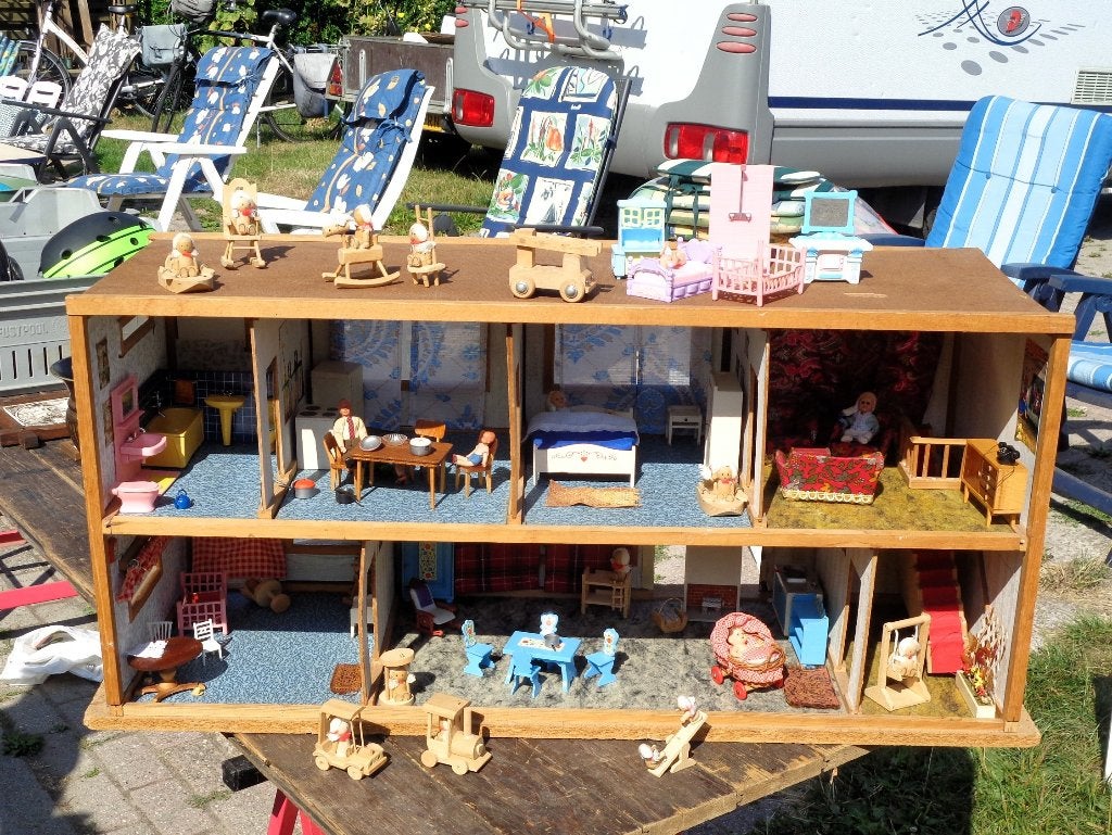 Groot houten poppenhuis + complete inrichting & meubeltjes, Ophalen, Gebruikt, Poppenhuis