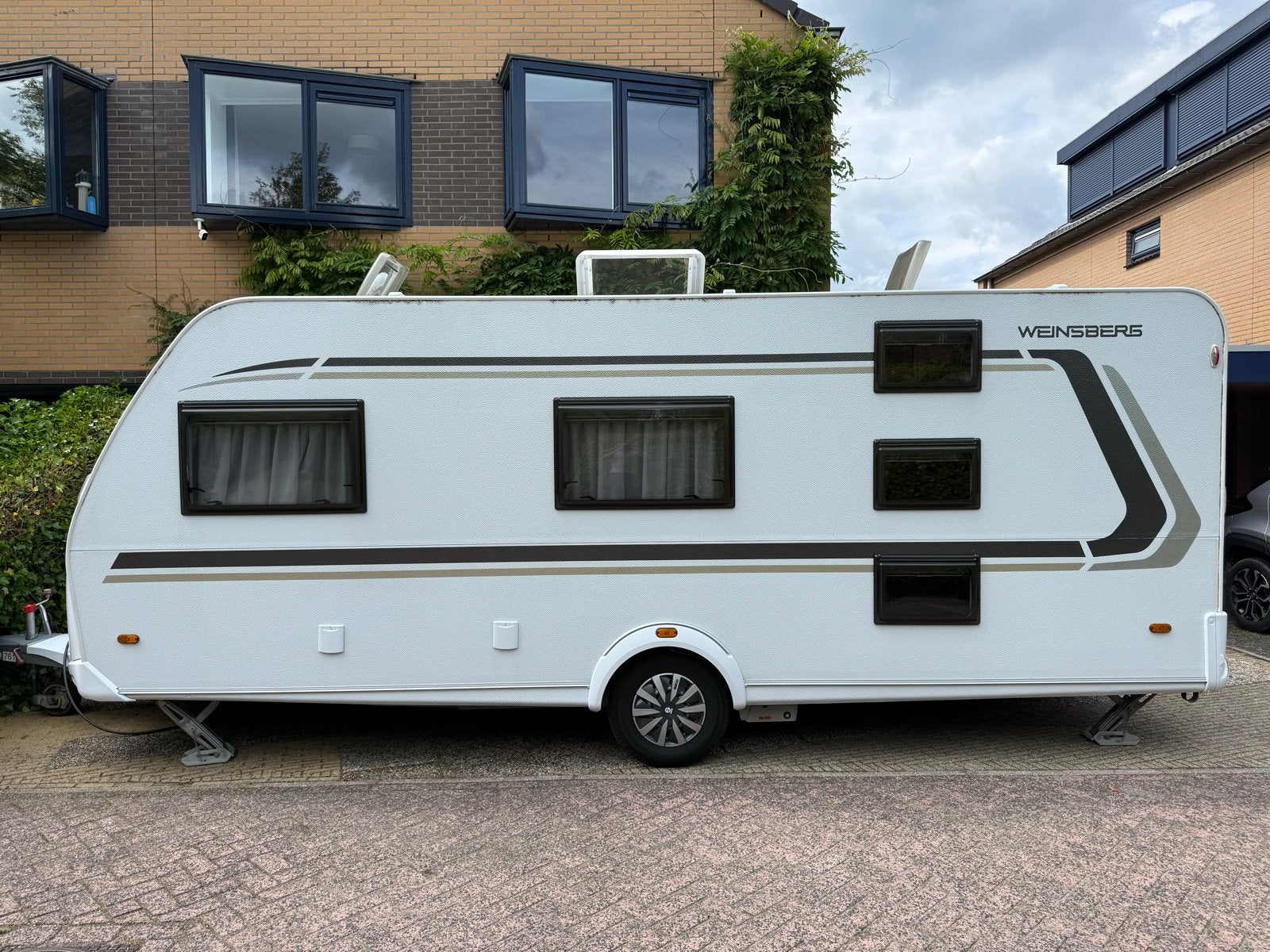 Weinsberg Cara One 550 qdk  | 3 persoons stapelbed | mover, Caravans en Kamperen, Caravans, Overige merken, Treinzit, 5 tot 6 meter
