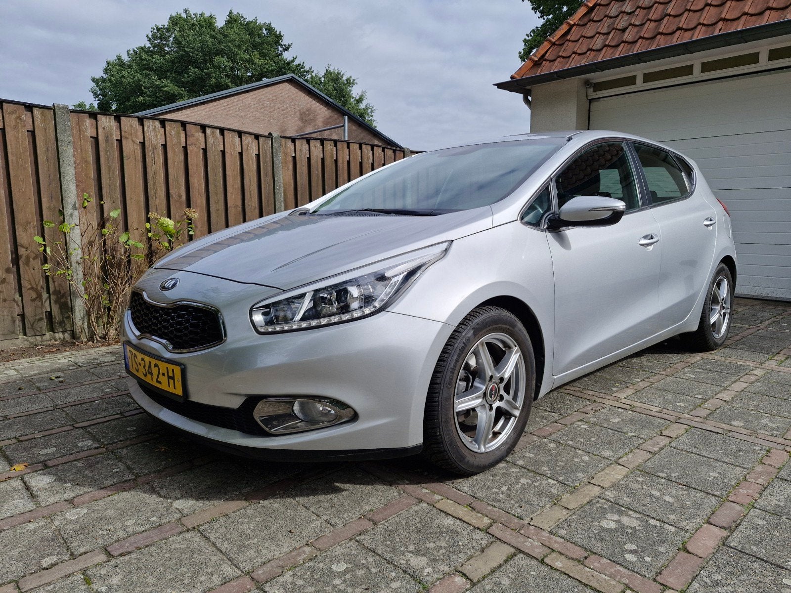 Kia (Pro) Cee d 1.6 Crdi Eco Dynamics 110PK 2012 Grijs, Auto's, Voorwielaandrijving, Euro 5, Zwart, 4 cilinders