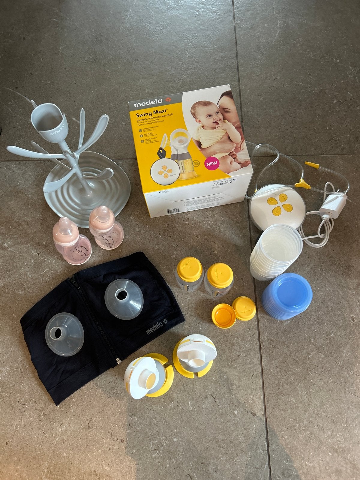Medela Swing Maxi borstkolf met accessoires, Gebruikt, Medela, Borstkolf, Ophalen of Verzenden