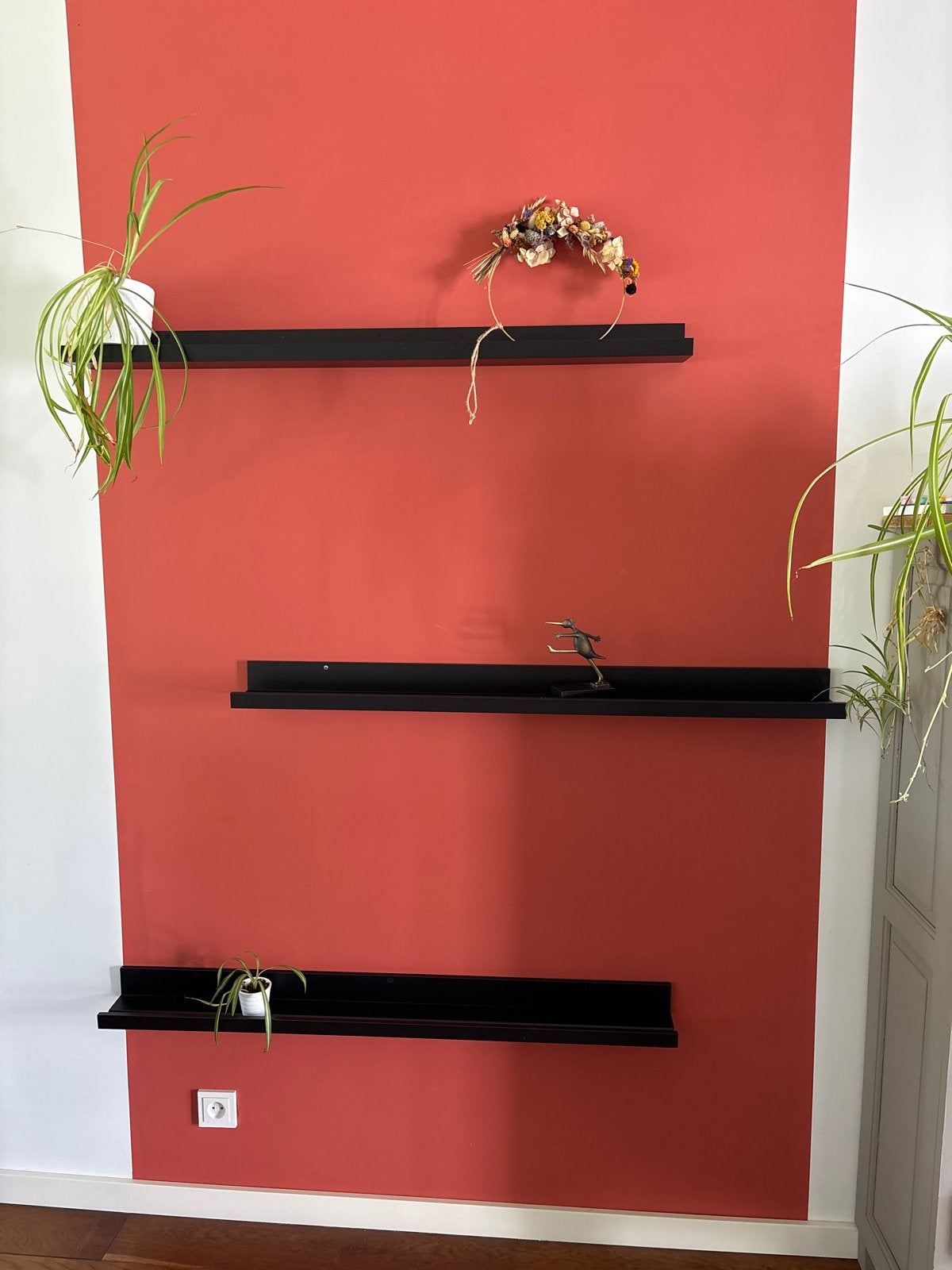 IKEA Mosslanda Schilderijplank Zwart 115cm, Huis en Inrichting, Woonaccessoires | Wandplanken en Boekenplanken, Ophalen, Gebruikt