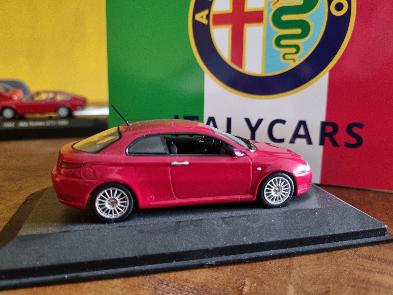 Alfa GT Rosso Alfa schaalmodel - 1 van 4.512 stuks, Overige merken, 1:50 of kleiner, Auto, Ophalen of Verzenden