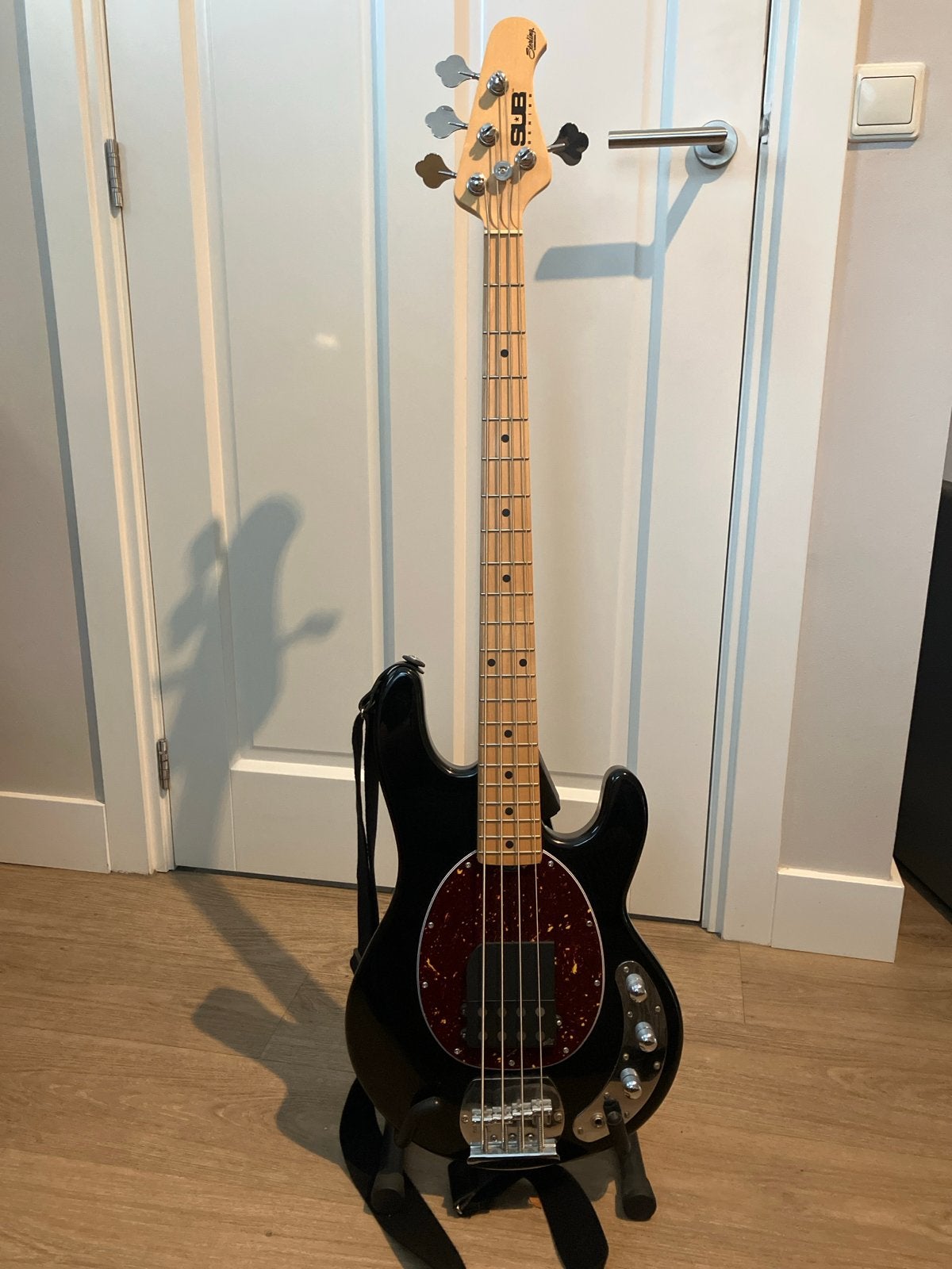 Sterling SUB Basgitaar - Agiular pickups, Muziek en Instrumenten, Ophalen of Verzenden, Zo goed als nieuw
