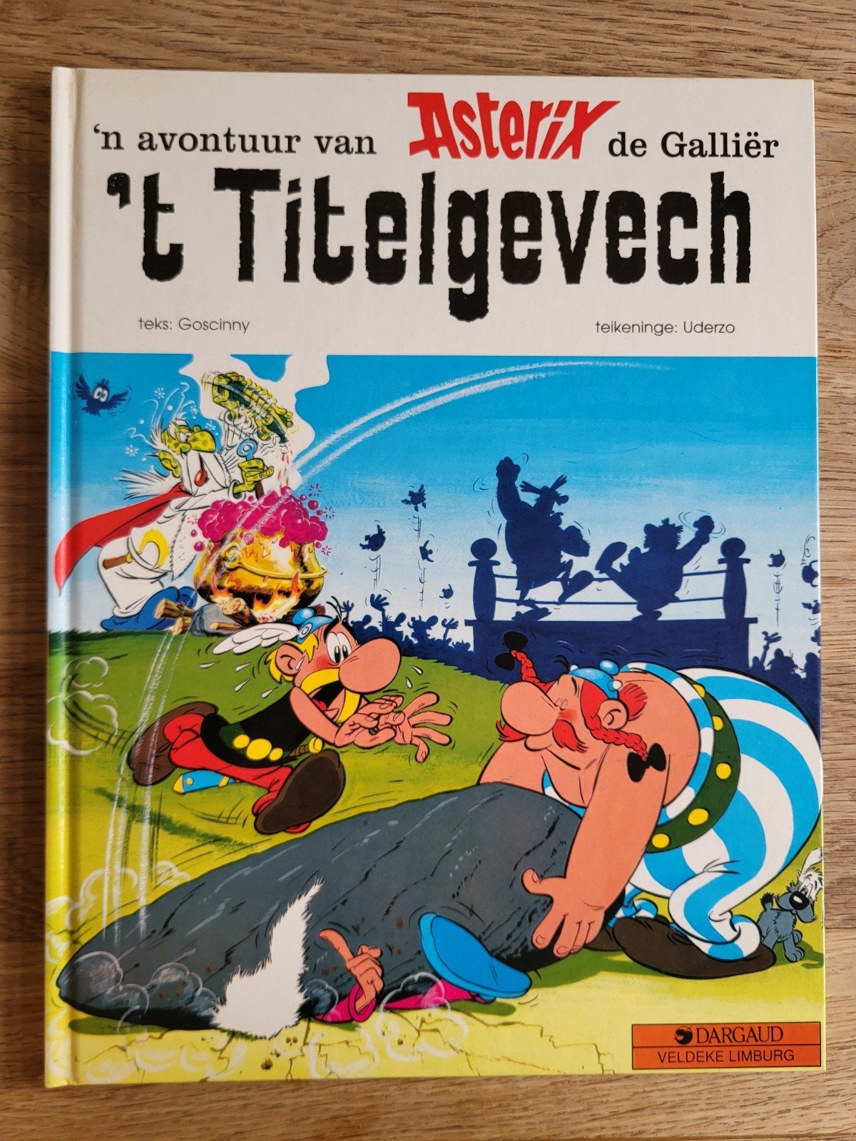 Asterix de Galliër - 't Titelgevech (Limburgs), Eén stripboek, Ophalen of Verzenden, Gelezen