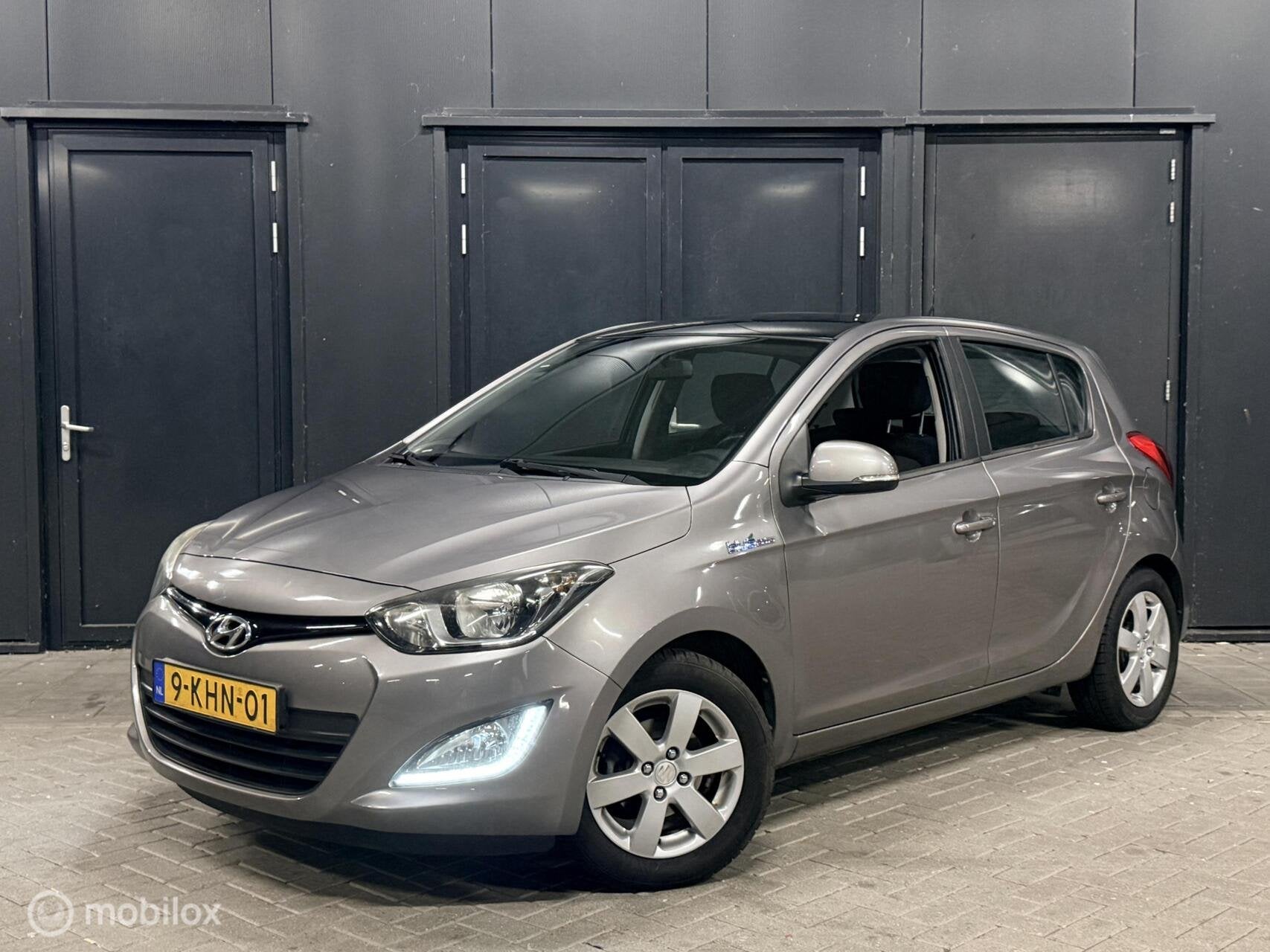 Hyundai i20 1.2i i-Vision airco/trekhaak/elektrische ramen, Euro 5, Gebruikt, 31 €/maand, 4 cilinders