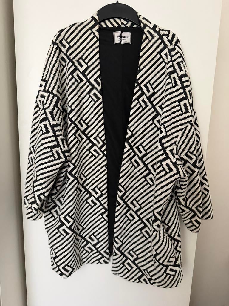 Primkie  Kimono Vest Zwart Wit Geometrisch Patroon, Ophalen of Verzenden, Zo goed als nieuw, Maat 38/40 (M), Zwart