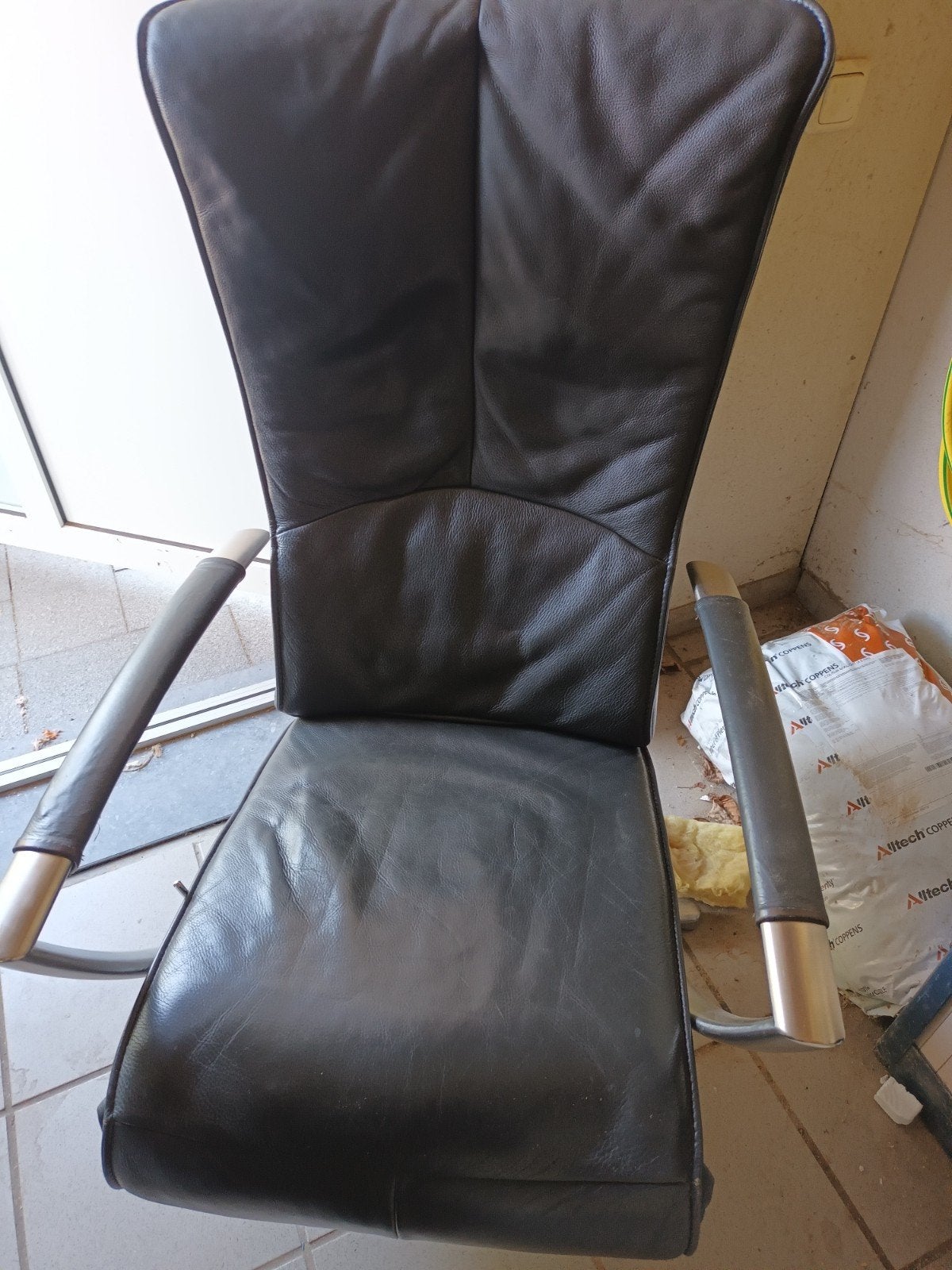 relaxstoel Zwart met metalen onderstel, Ophalen, Modern, Comfortabel, Gebruikt, Zwart
