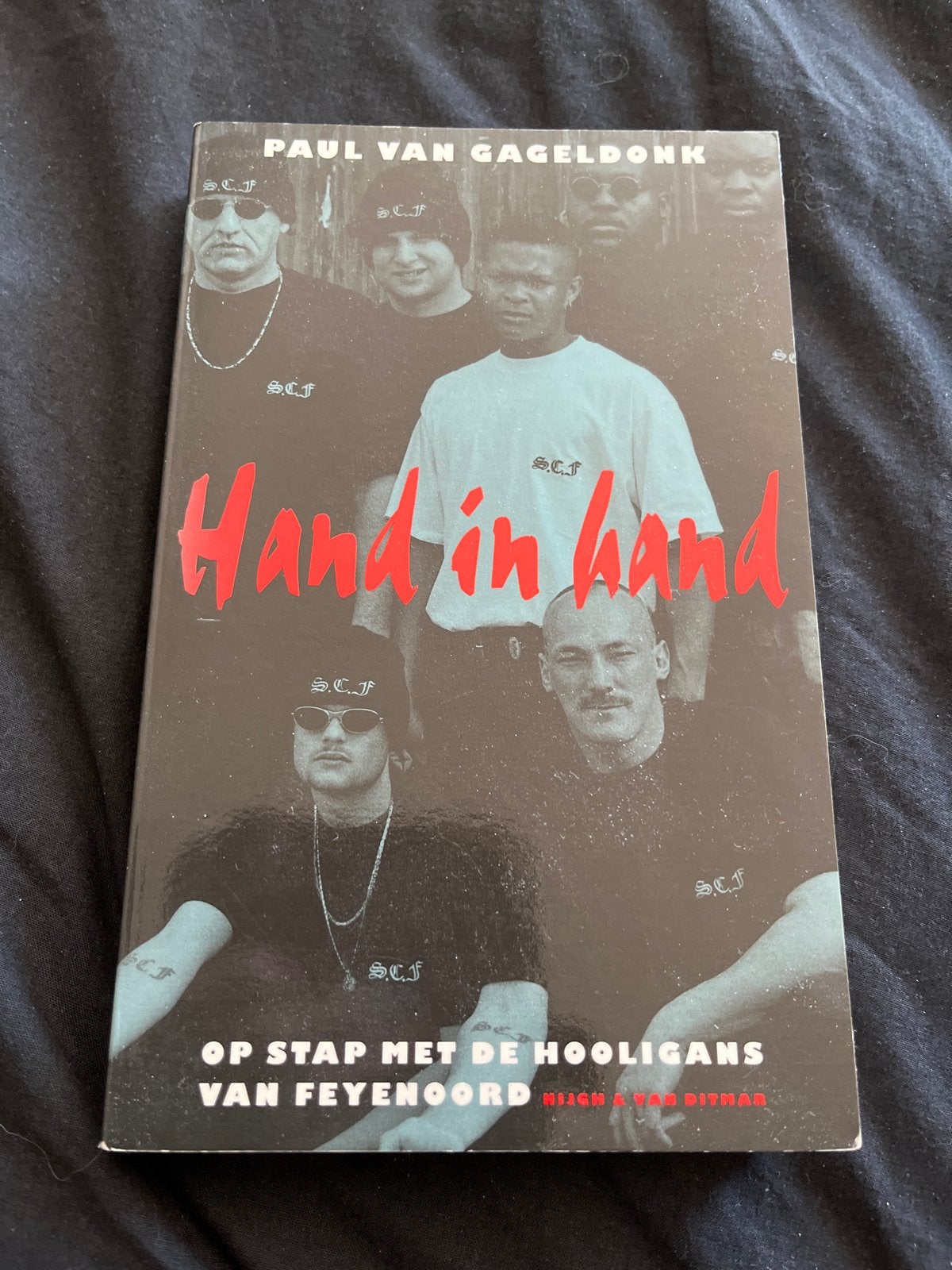 Hand in hand: Op stap met de hooligans van Feyenoord, Ophalen of Verzenden, Gelezen
