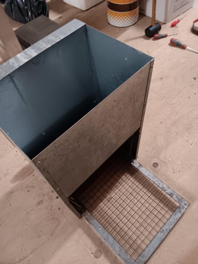 Trapbak kippenvoer 2 Euro, Dieren en Toebehoren, Ophalen, Gebruikt, Drinken en Voederen