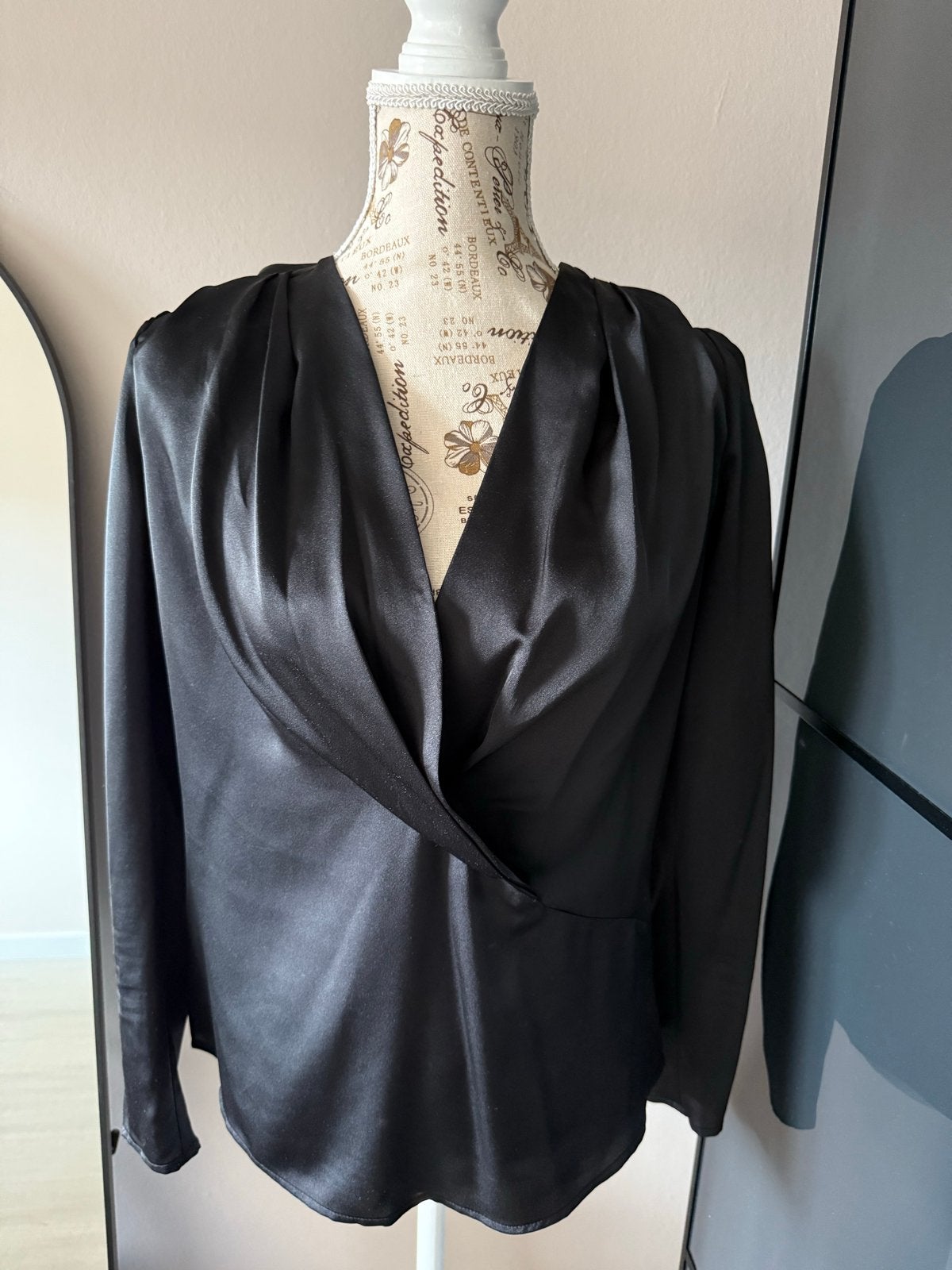 Marciano Guess Zwarte Satijnen Blouse - Maat XS, Ophalen of Verzenden, Zo goed als nieuw, Maat 34 (XS) of kleiner, Zwart