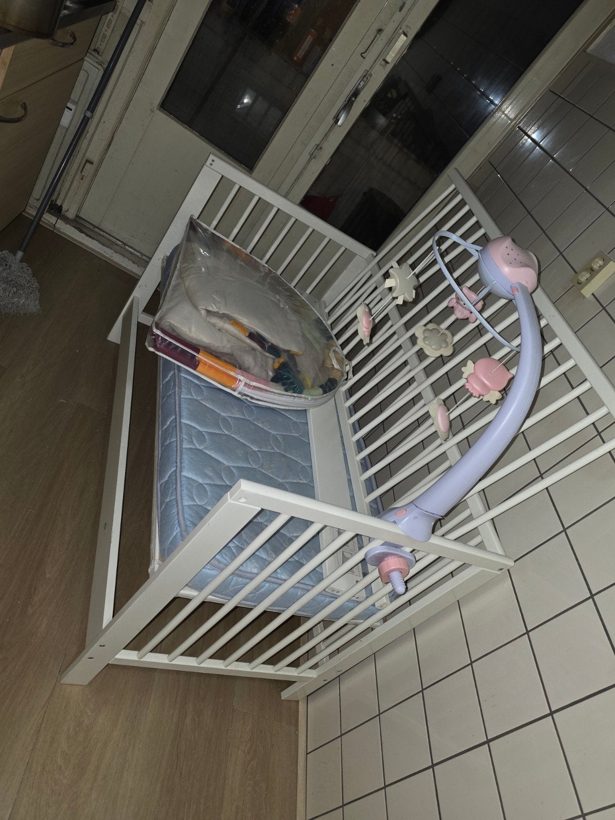 Babyuitzet: ledikant, wieg, badje, kinderstoel, kled, Ophalen