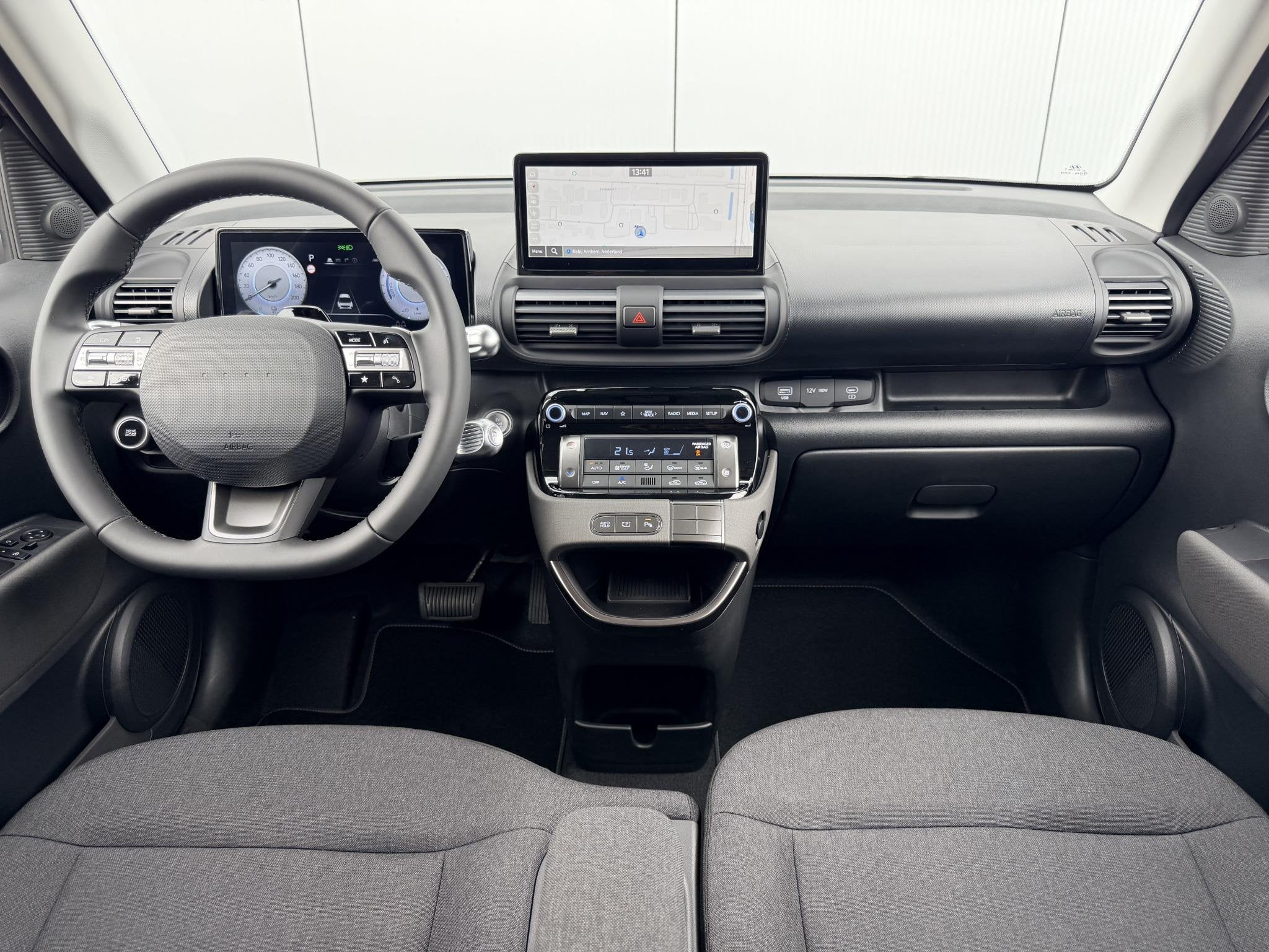 Hyundai INSTER Pulse 49 kWh / Demo Deal / 370 KM WLTP / Dyna, Stof, Gebruikt, Zwart, Origineel Nederlands