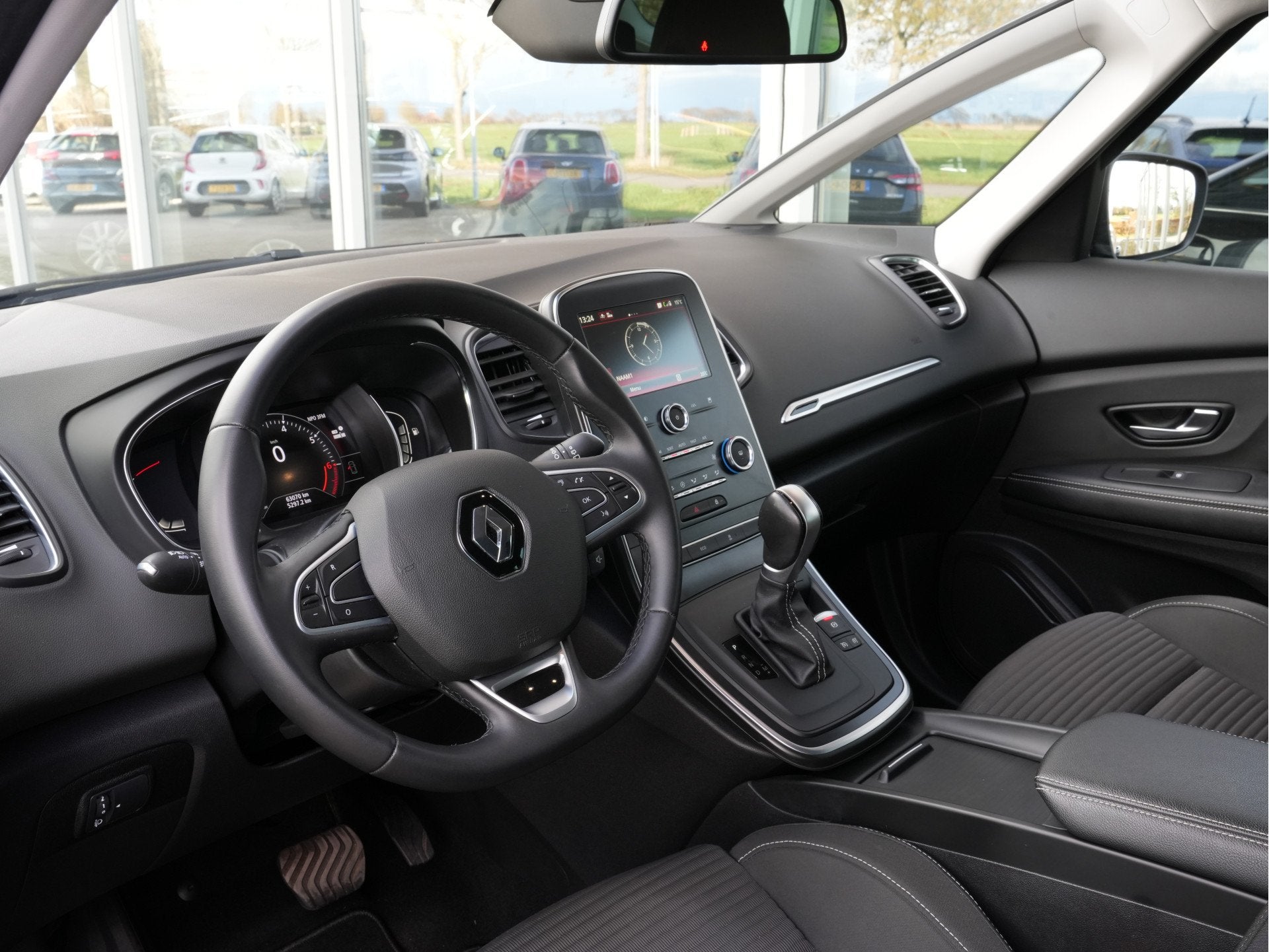 Renault Grand Scénic 1.3 TCe Automaat Equilibre 7p. | Navig, 12 maanden, Stof, 4 cilinders, 7 stoelen